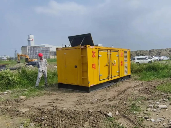 重庆200KW柴油发电机机组每小时的油耗量受哪些因素影响？