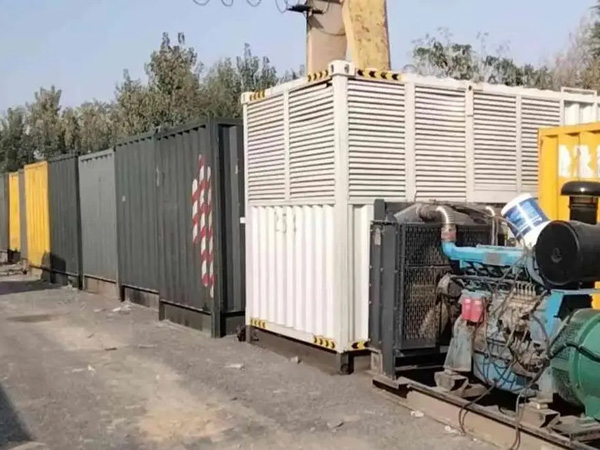 重庆200KW柴油发电机机组每小时油耗是多少？